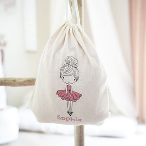 Personalisierter Kinderrucksack bzw. Turnbeutel in beige perfekt als Geschenk für Kinder zum Geburstag oder Schulanfang