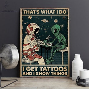 Tattoo Poster / Alien en Astronaut Poster / Outer Space Poster / Alien Wall Art afbeelding 1
