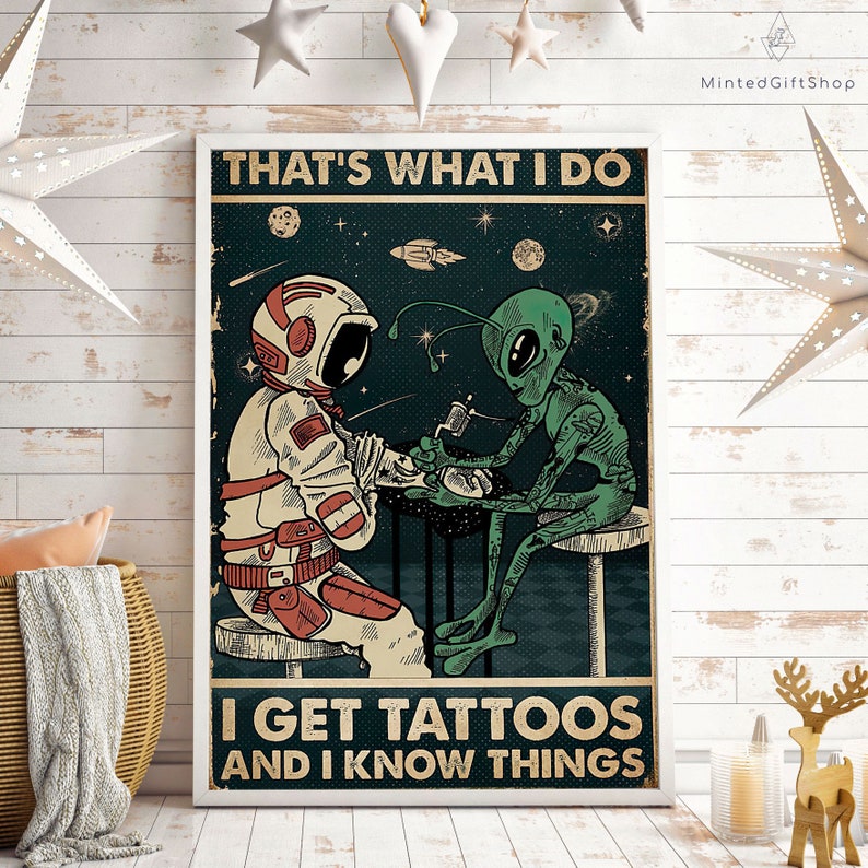 Tattoo Poster / Alien en Astronaut Poster / Outer Space Poster / Alien Wall Art afbeelding 3