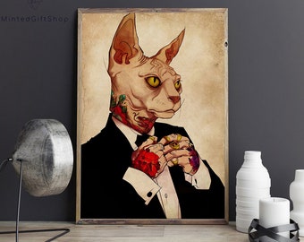 Pode incluir: Um gato Sphynx vestindo um smoking e segurando um anel na pata. O gato tem tatuagens e uma expressão séria. O fundo é um pôster de estilo vintage.