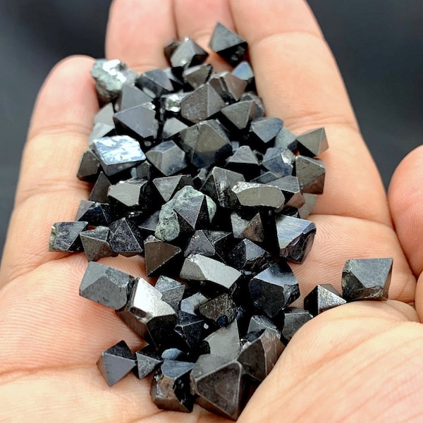 100 grams lovely natural nice quality lustrous black magnetite crystals from skardu province pakistan