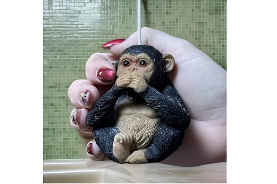 Three Wise Chimps - 悪を言わないライトプル、コードとコネクタ付き