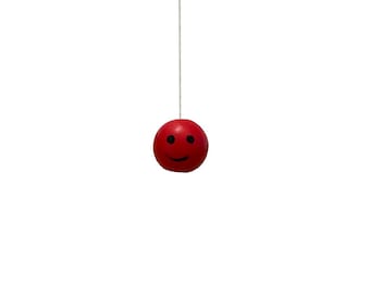 Tirador de luz de madera Happy Rainbow Bead con cable y conector - Rojo