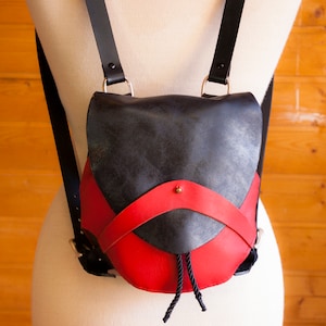 Petit sac à dos en cuir personnalisé « Boomerang » | Mini sac en cuir fabriqué à la main | Porte-monnaie | Sac à dos School City | Cadeau personnalisé | Steampunk