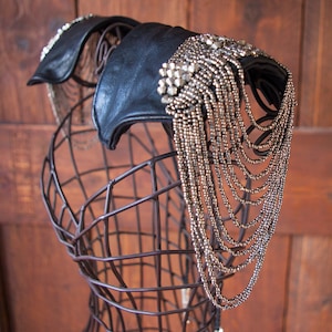 Leather Shoulder Pieces with Epaulettes| Body Chain Shoulder Jewelry | Handmade Armor Chainmail Pauldron | Brooch Pieces | 1920s | Vambraces