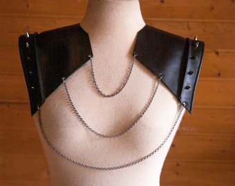 Leather Shoulder Pieces with Chains| cosplay Jewelry | Handmade Armor Chainmail Pauldron | Leather For A Larp Armour With Viking Baldric