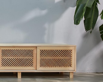 長尺のリビングルーム家具、無垢のパイン材を使用した手作り | TØMBELLER