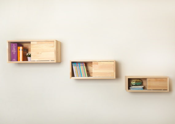 Floating bookshelf, handmade from solid pinewood | DRUPLET