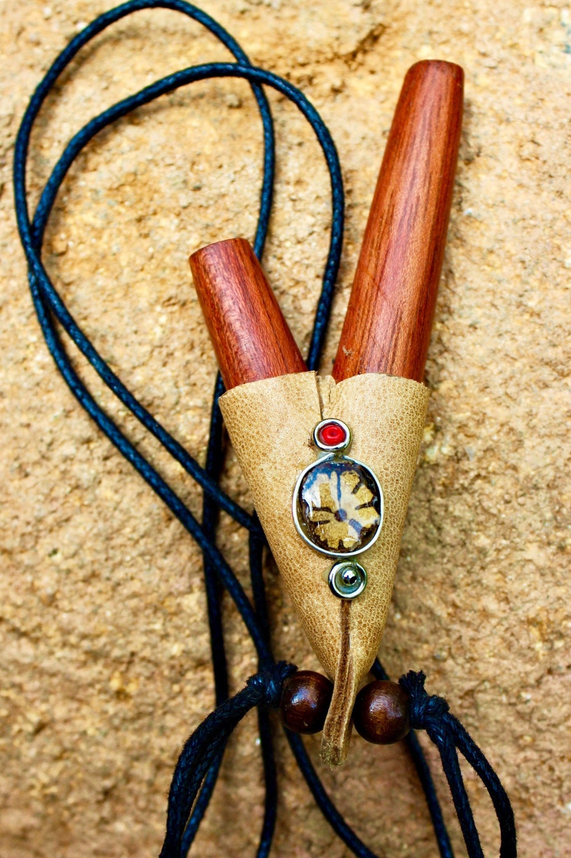 Mahogany and Leather Kuripe with Mariri Flower. Handmade in Etsy