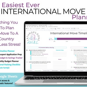 Può includere: Una grafica viola e bianca con il testo "The Easiest Ever International Move Planner" e uno schermo di laptop che mostra un foglio di calcolo di Google con il titolo "International Move Timeline Planner". Il foglio è diviso in sezioni per 7-12 mesi prima del trasloco, 6 mesi prima del trasloco e città potenziali.