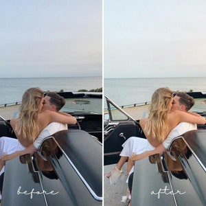 Pu&ograve; includere: Una coppia in una macchina decappottabile nera, che si baciano, con l'oceano sullo sfondo. La donna indossa un vestito bianco e l'uomo indossa una camicia bianca. La macchina &egrave; parcheggiata su una strada con erba verde e alberi su entrambi i lati.