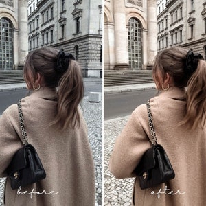 Pu&ograve; includere: Una donna con lunghi capelli castani indossa un cappotto marrone e una borsa a tracolla nera con catena. Indossa un elastico per capelli nero nei capelli e orecchini a cerchio dorati. La donna cammina per strada davanti a un edificio.