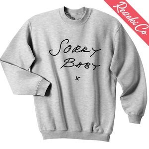 Przepraszam Baby x Tv Show Bluza Killing Eve Plakat Villanelle Przepraszam Baby x Sweter z okrągłym dekoltem Rozmiar unisex