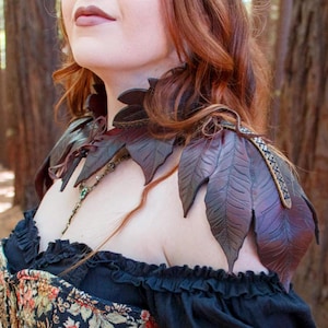 Leather Leaf Shoulder Mantle | Fantasy Inspired | LARP Cosplay Armor | Druid Elf Forest Fairy Woodland Character | Dungeons & Dragons