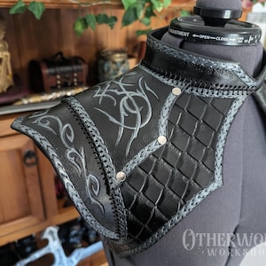 Drachenschuppen-Schultermantel aus Leder | Kampfleder inspiriert | LARP Cosplay Rüstung | Feen-Elfen-Fee-Elfen