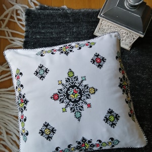 Handmade Embroidered Moroccan Cushion Cover, Moroccan Folk, Boho Decor, Broderie de Fès, Housse de coussin marocaine, Style Berbère