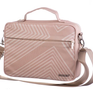 May include: A pink laptop bag with a white geometric pattern and a zippered pocket. The bag has a top handle and an adjustable shoulder strap. The brand name "DIVERSESEBE" is printed on the bottom of the bag.
