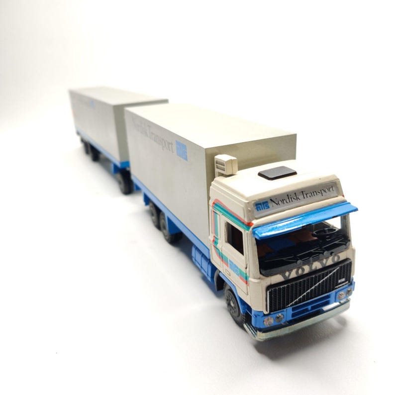 86658 - Tekno - Volvo FH16 Kühlauflieger - P. Bjarne Andersen - DK 63136