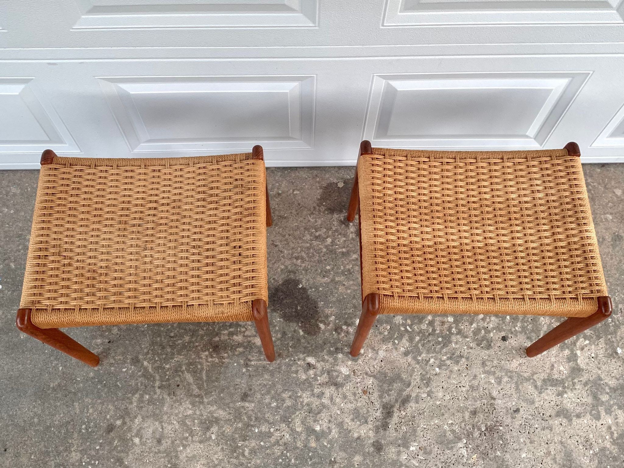 UN taburete otomano de teca y cordón de papel | Etsy