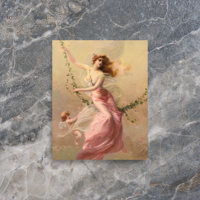 Peut inclure: Une peinture d'une femme dans une robe rose fluide avec une guirlande de fleurs dans les cheveux. Elle tient une vigne et un petit ch&eacute;rubin vole derri&egrave;re elle.