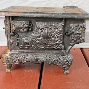 OHIO - 1930s Royal Kenton Brand Case Iron Stove / Salesman's Sample / Child's Toy