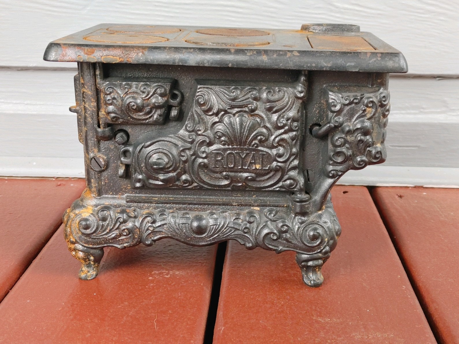 OHIO - 1930s Royal Kenton Brand Case Iron Stove / Salesman's