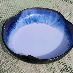 Bandeja de cerámica estriada azul - Gres esmaltado estampado, 30 cm