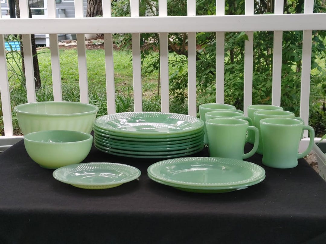 OHIO - ANCHOR HOCKING Jadeite / 5 9" Jane Ray Dinner Plates / 6 Coffee Mugs / 1 Swirl Serving Bowl /1 Chili Bowl/ 2 Dessert Plates /1 Saucer - 1 Chili Bowl