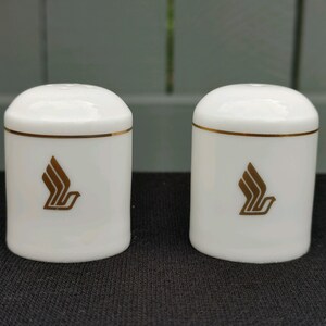 SINGAPORE - NARUMI BONE China / Singapore Airlines Salt & Pepper Shakers / 1.5&quot;H X 1.25&quot;W