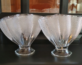 LE Smith Thousand Eyes Hobnail Vase Pair – Clear Fluted Glass, 1940s
