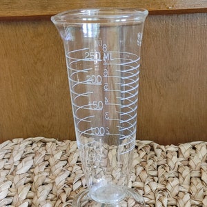 32 Oz Glass Beaker - Etsy