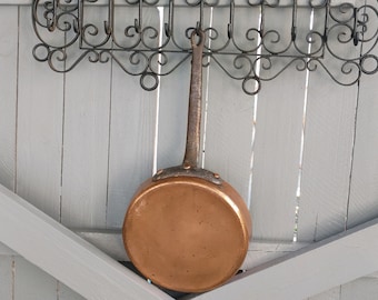 Antique French Copper Sauté Pan – Handcrafted 1900s Kitchen Decor