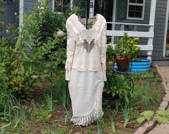 Vintage 1980s Beaded Lace Wedding Gown: Size 9-10, Ivory