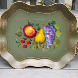 NEW YORK, NY - Nashco Tray / Artist Signed Van / Large Green Metal Tray with Hand-Painted Fruit / Nashco Products, New York City / 1960s