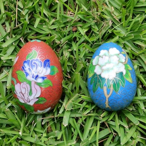 ENAMEL BRASS EGGS - Pair of Vintage Cloisonne&#39; Eggs with Floral Designs