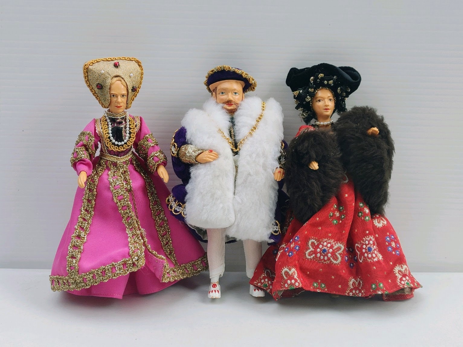 ENGLAND - 3 Peggy Nisbet Historical Doll Set