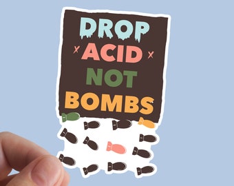Vinylsticker Drop Acid Not Bombs, psychedelisch anti-oorlogsprotest