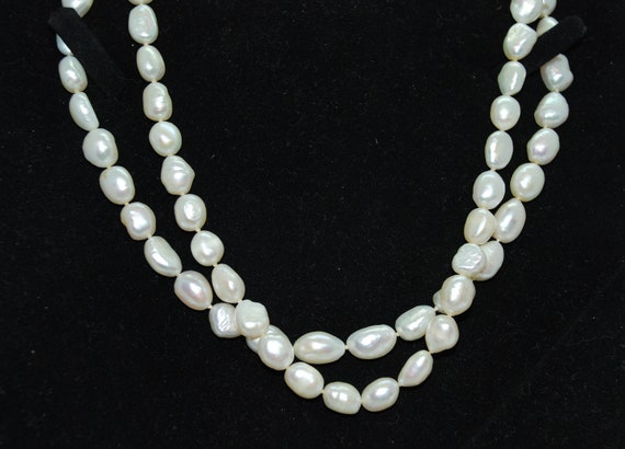 Lovely Set of Stringed Freshwater Pearls - image 2