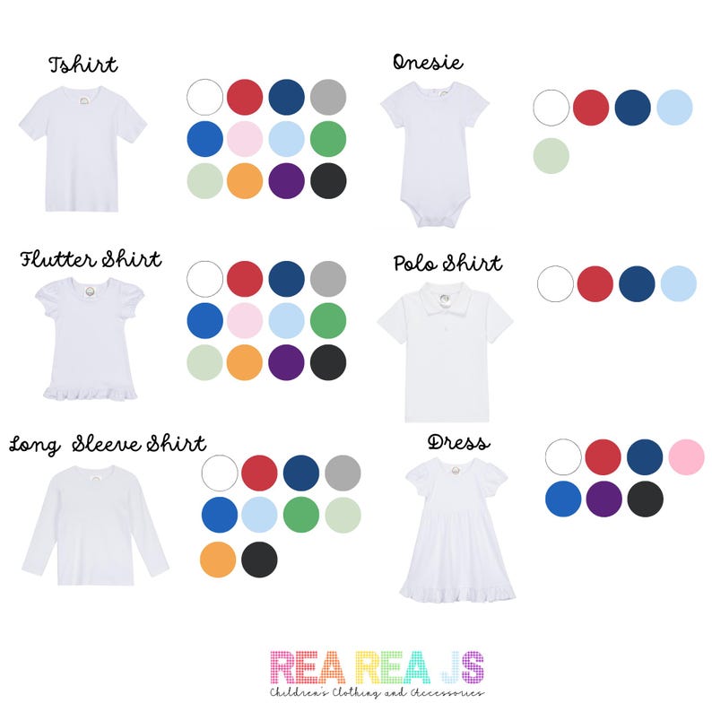 Op de afbeelding: Een collectie witte kinderkleding bestaande uit een t-shirt, rompertje, shirt met ruches, poloshirt, shirt met lange mouwen en een jurk, elk vergezeld van een raster met gekleurde cirkels die de beschikbare stofkleuren voor aanpassing tonen.
