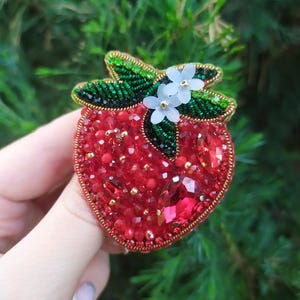 Strawberry brooch Berry brooch Red brooch Embroidered brooch handmade brooch Beaded brooch