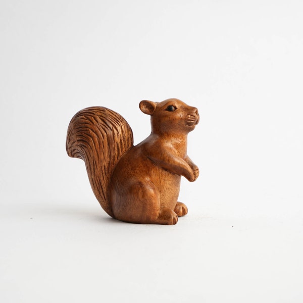 Statue d'écureuil en bois 8 cm, petite, sculpture sculptée à la main, sculpture sur bois, rustique, décoration d'intérieur, unique, cadeau pour enfant