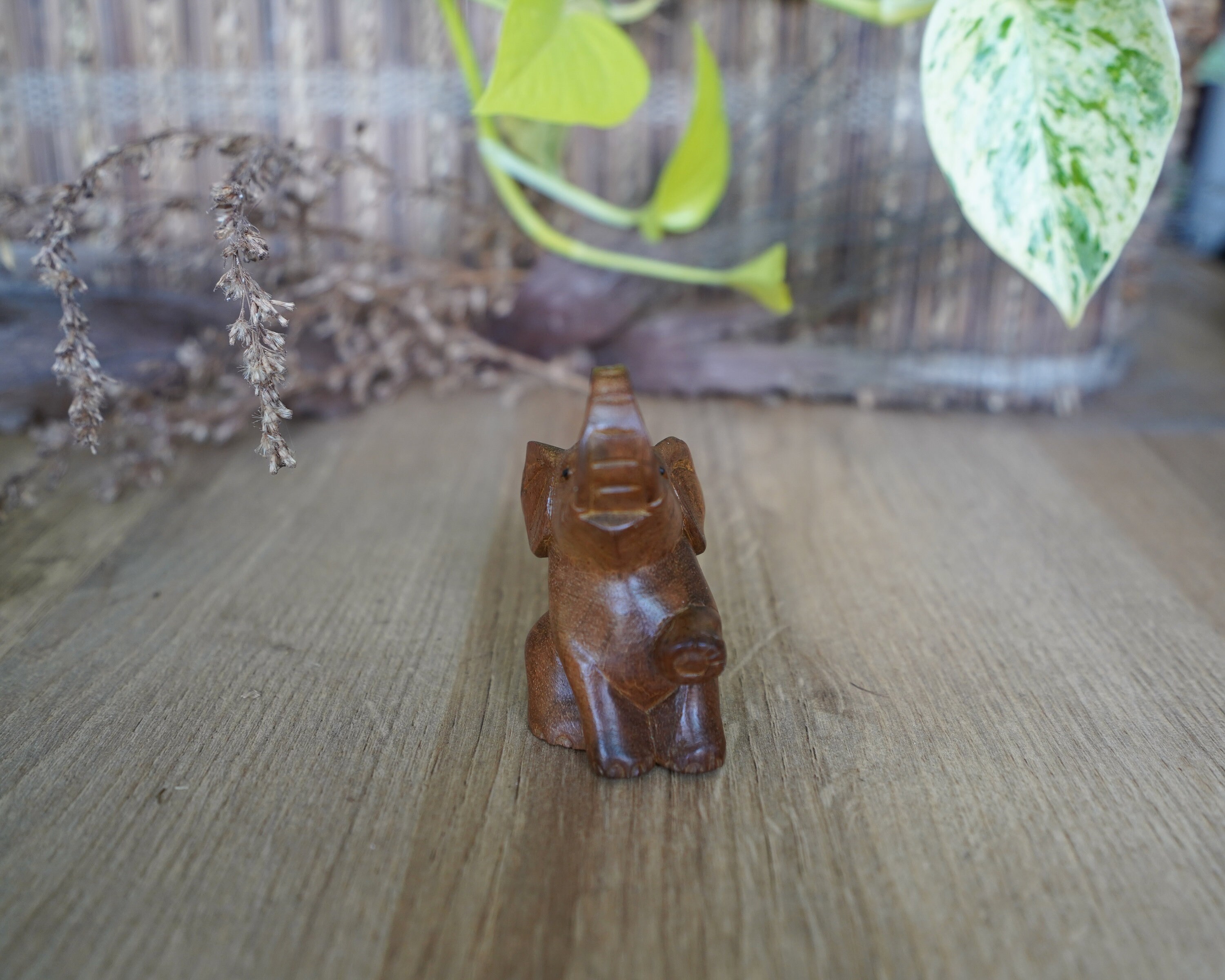 小さな象の木彫像 2.8 インチ / 7 cm、木彫り、置物、室内装飾、装飾品