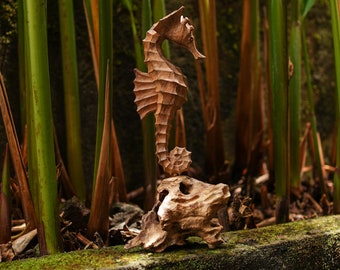 タツノオトシゴの木彫り 11.5インチ / 29 cm、タツノオトシゴの彫刻