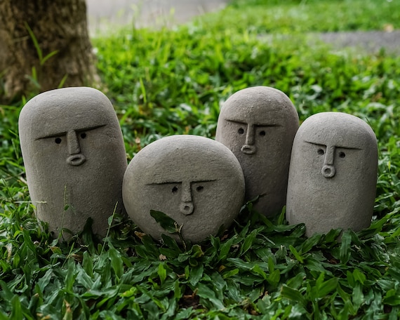 おもしろ顔、石の顔の置物、石彫りの顔、おもしろ顔、石彫り、庭の装飾 