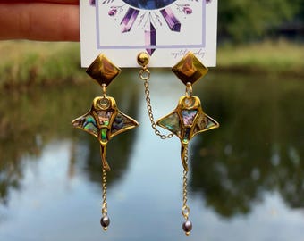 ゴールドマンタレイアワビイヤリング、シングルまたはダブルピアス、パールドロップステンレススチールオーシャンジュエリー