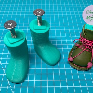 3D Moulds for doll shoes (left and right foot differentiation)