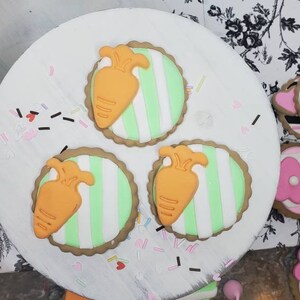 Fake bake Easter cookies, fake cookies, faux cookies, fake sweets, faux sweets, tiered tray, Easter cookies, Easter fake cookies, carrot