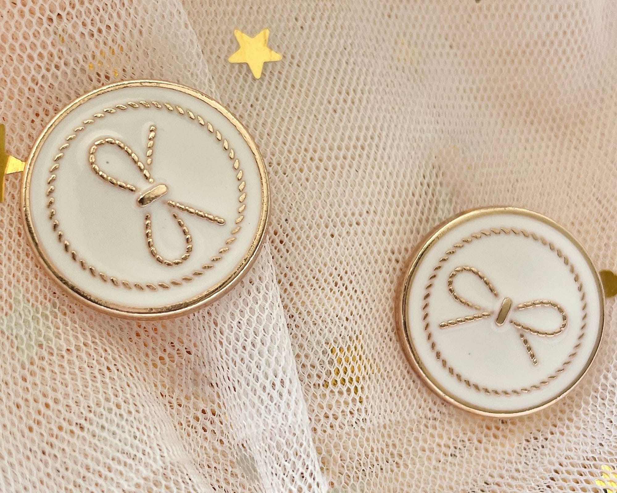 5PC White bow button，fashion coat buttons， decorative buttons，clothing accessories，High quality buttons，Small buttons, mini buttons