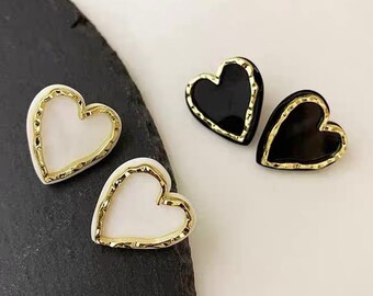 6PC Heart buttons,White/blackbuttons，fashion buttons，decorative buttons，clothing accessories，High quality cute buttons，Phnom penh buttons