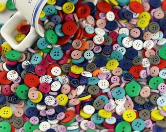 Tatuo 1000 Bottoni Rotondi In Resina Misti - 2 E 4 Fori, Diametri 0.7-2.5 Cm, Per Cucito E Artigianato, Rosso/Verde/Scuro